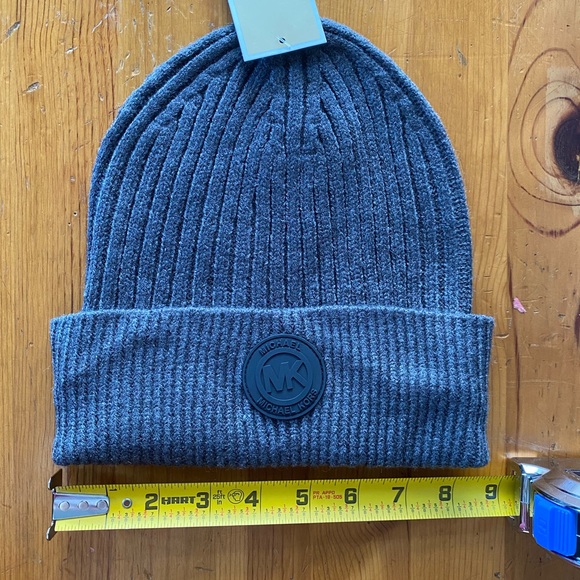 NWT MICHAEL MICHAEL KORS Grey Beanie - Picture 2 of 6